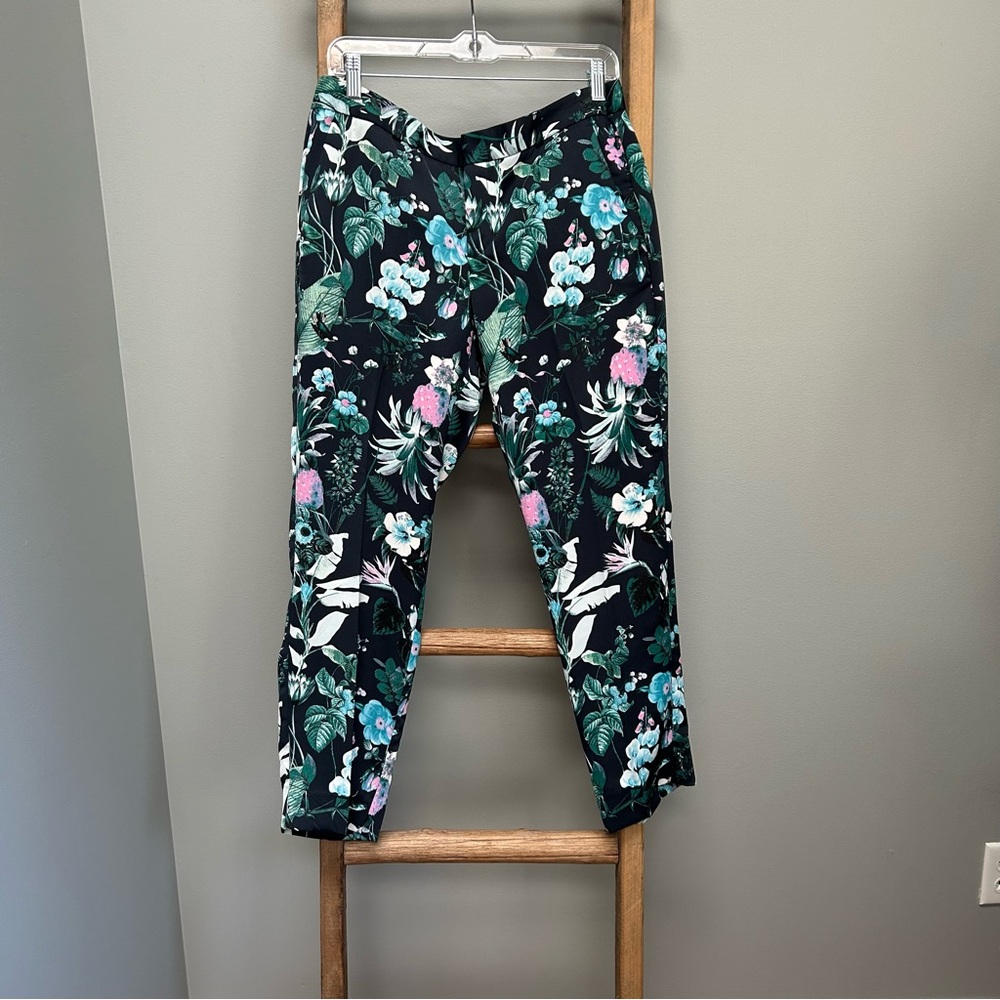 Woman’s Banana Republic NWT size 6 floral Avery pant